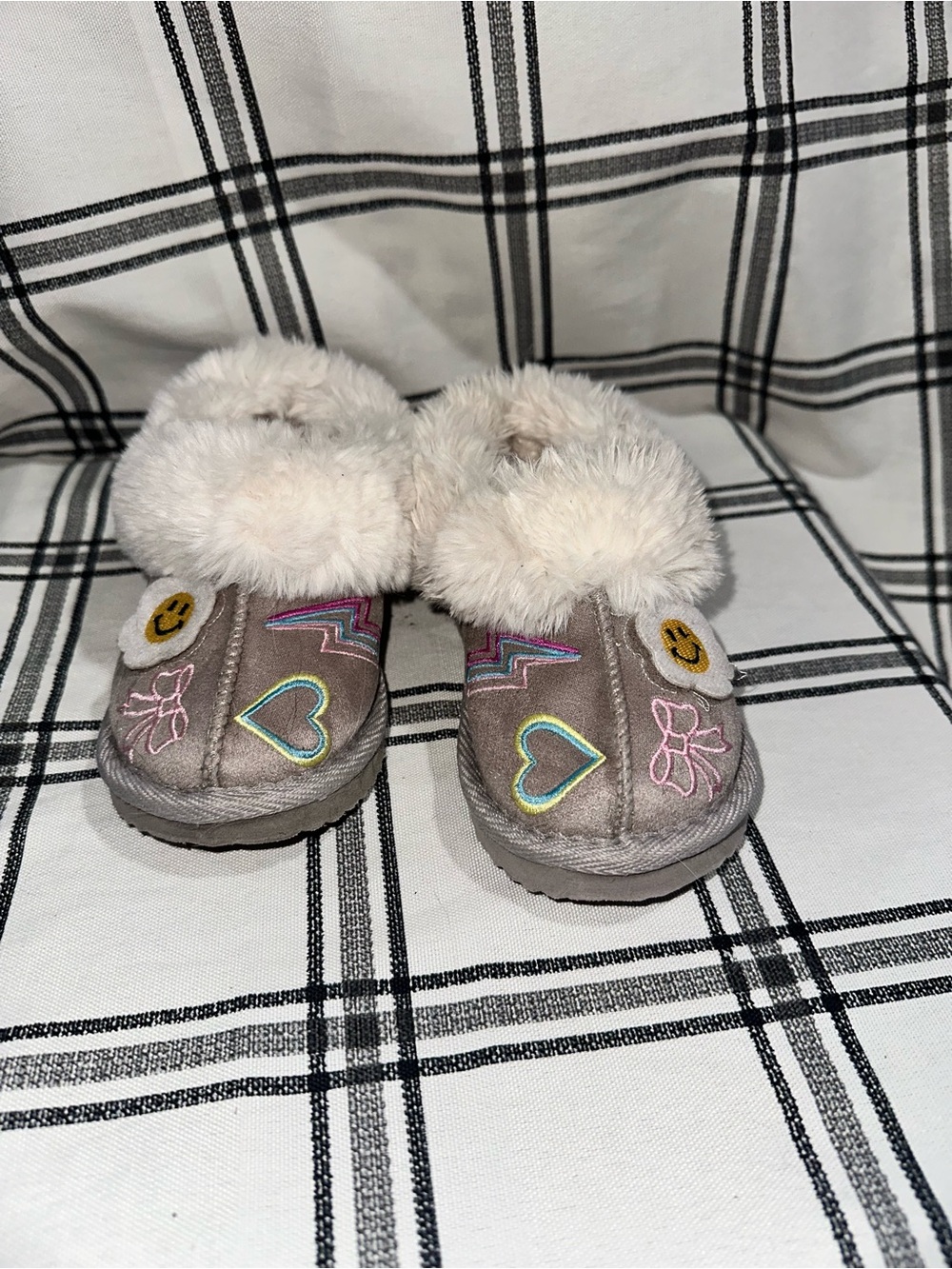 Kids Plush Cuff Slip-On Slippers in Lilac with Heart & Smiley Designs